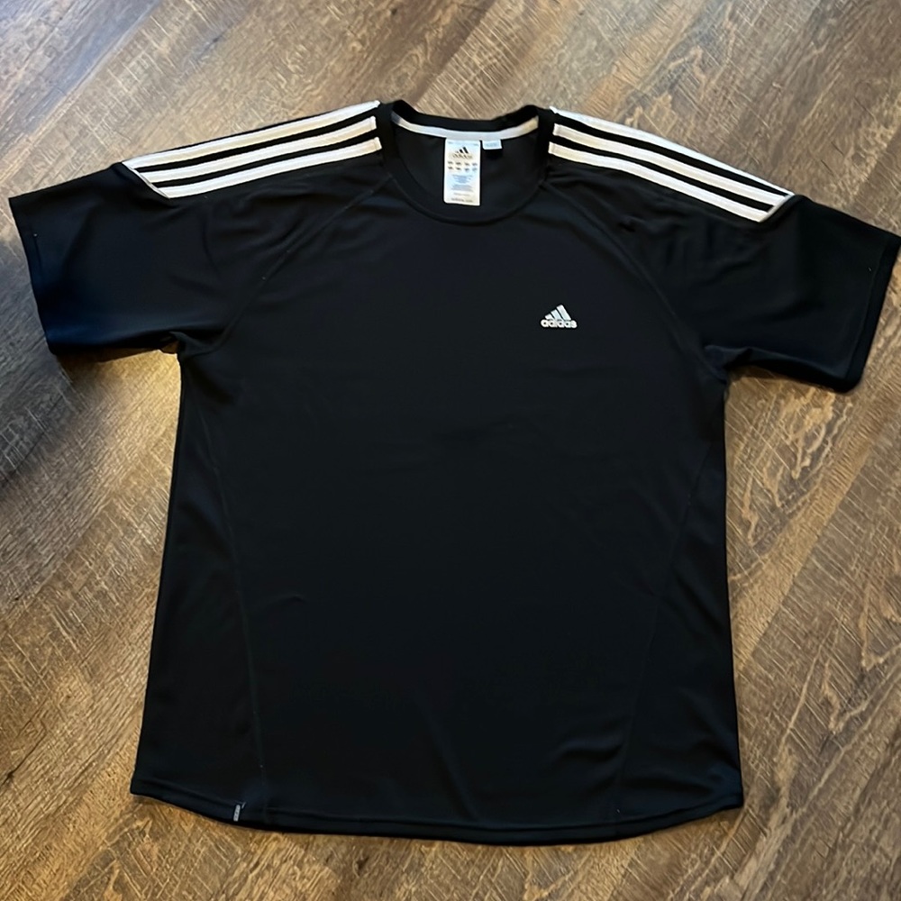 Men’s black Adidas shorts shirt large